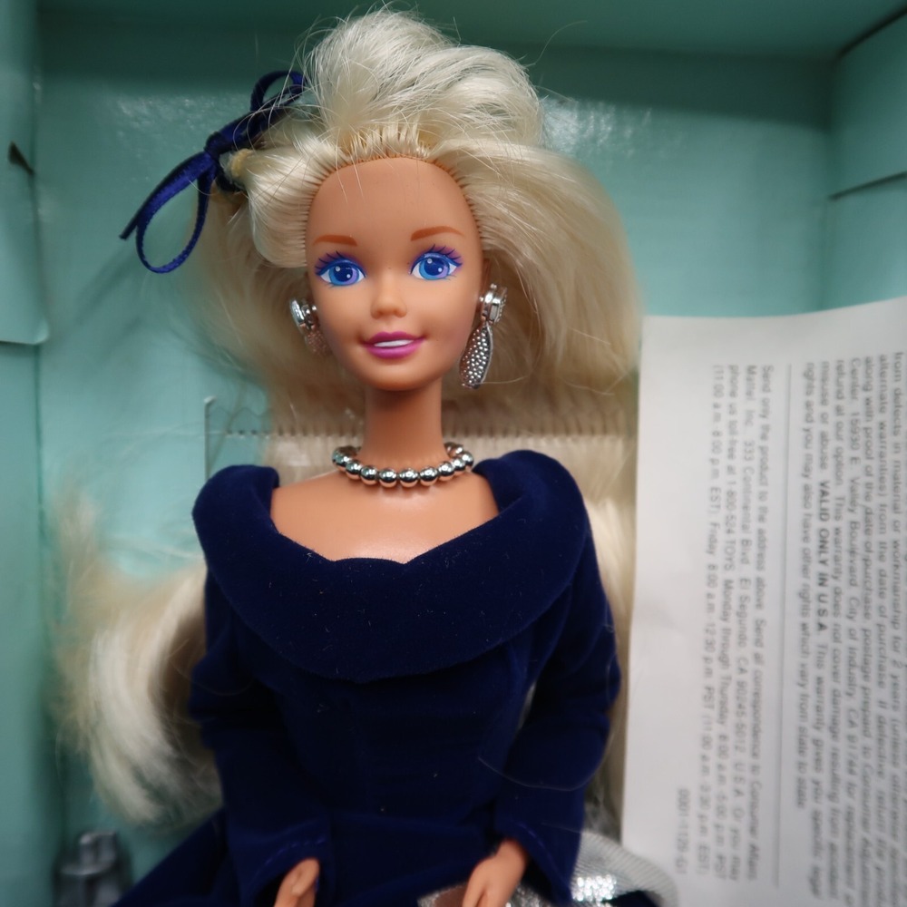 Barbie Winter Velvet Avon Exclusive Doll 12" Special Edition‎ 15571 Mattel 1995